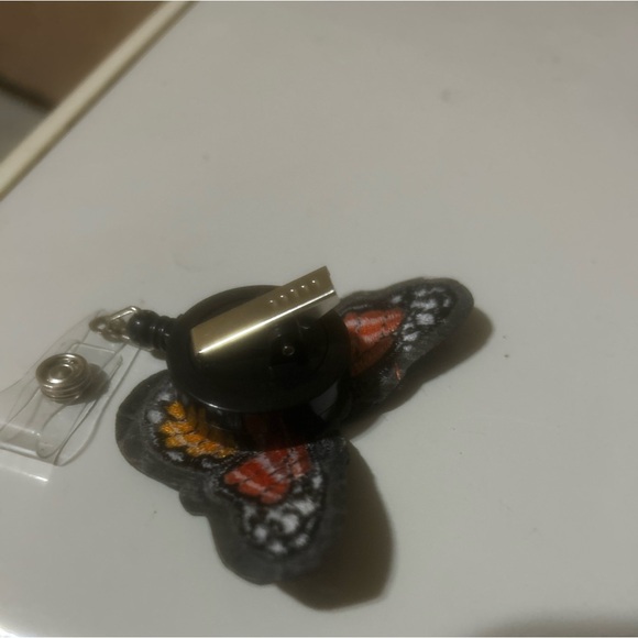 New Butterfly Badge Reel With Clip - Picture 4 of 5